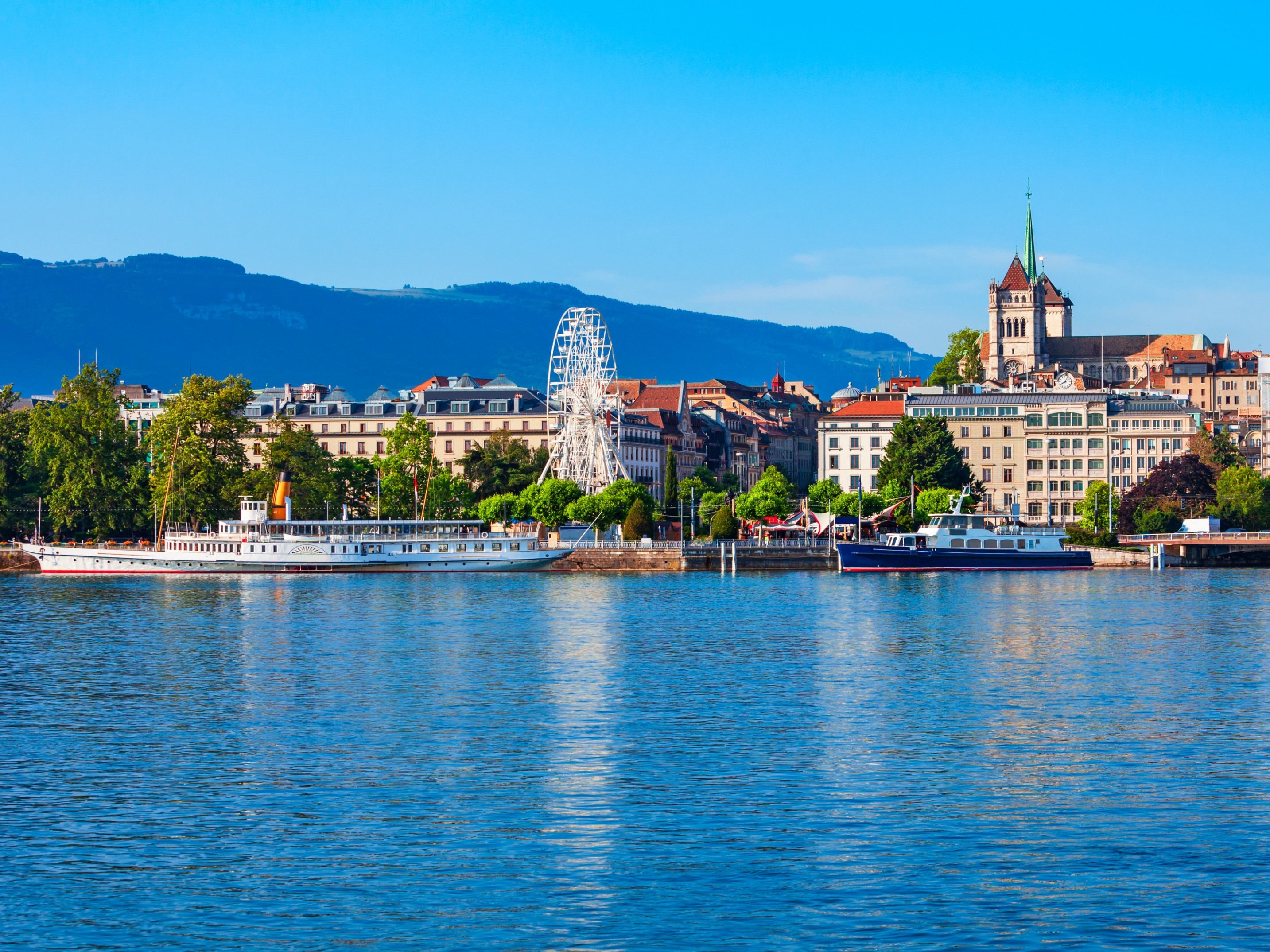 Discover Carouge: Private Sardinian District Tour in Geneva