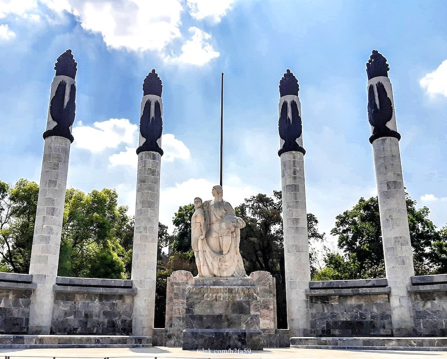 The revolution of the alebrije : popular art and Mexican identity