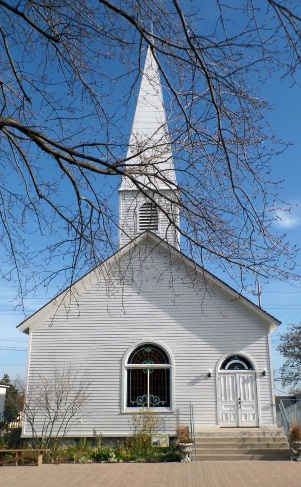 Church1-600x972.max-1600x1600.format-webp.webp