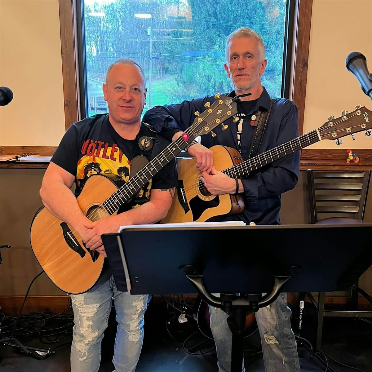 Music on the Mezz with Acoustic Trix