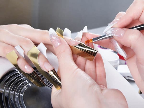 LUXE NAIL BAR INC