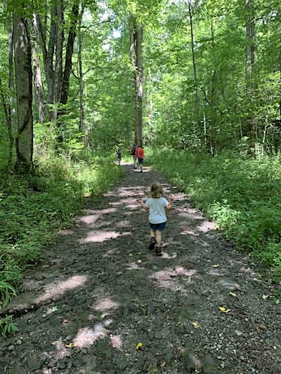 Family nature walk (ages 4-`10)