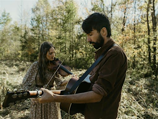 Joelton Hardware presents Mo Pitney featuring Emily Pitney