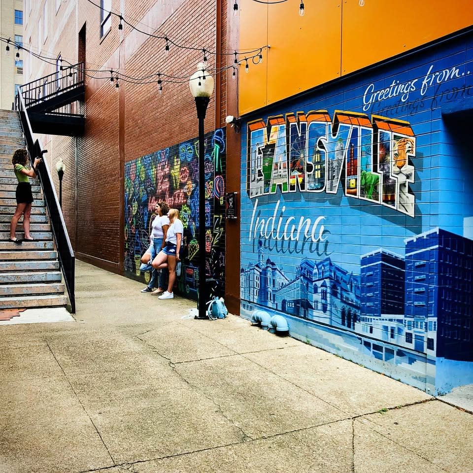 Self.e Alley (Evansville Mural Art)