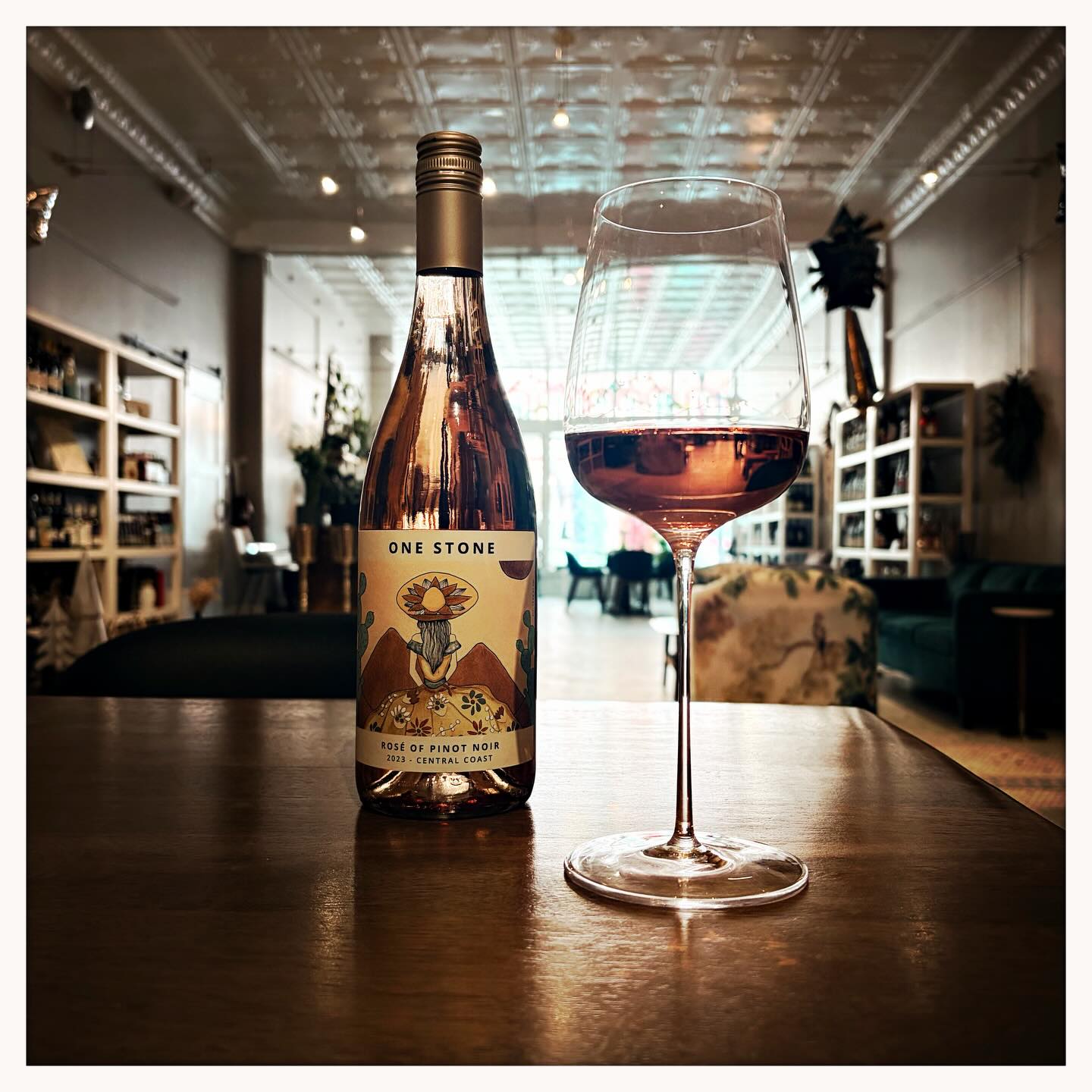 Clō Wine Gallery & Lounge