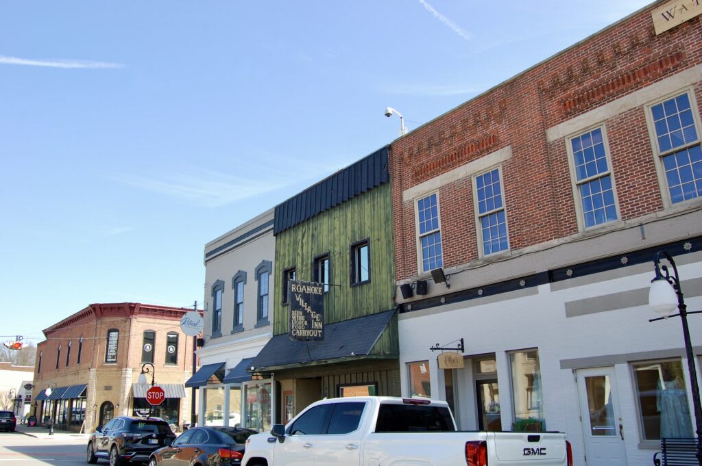 Discover Roanoke Indiana