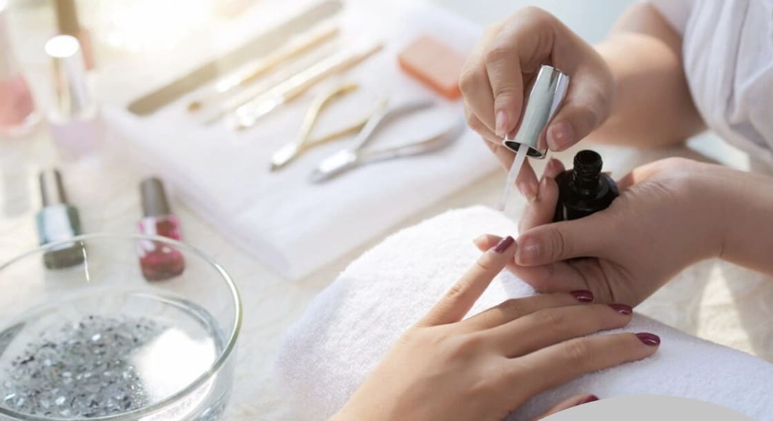 US and USA Nails & Spa