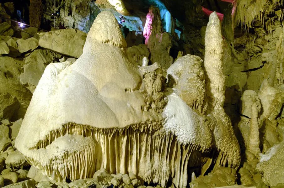 Lost World Caverns