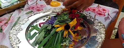 Smudging budling sage/ flower class at the Bloomin Cottage!
