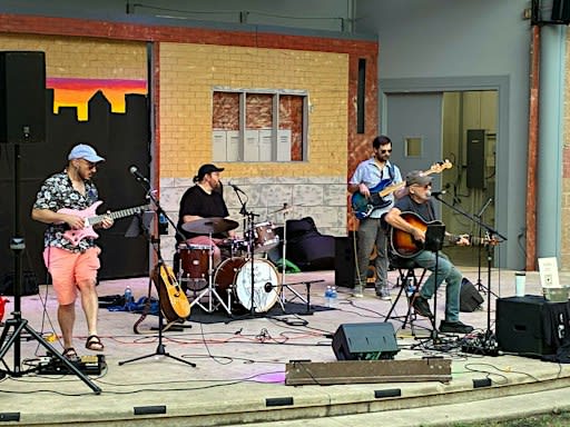 Bruce Moon & the Amplifiers | Bishop Hill, IL