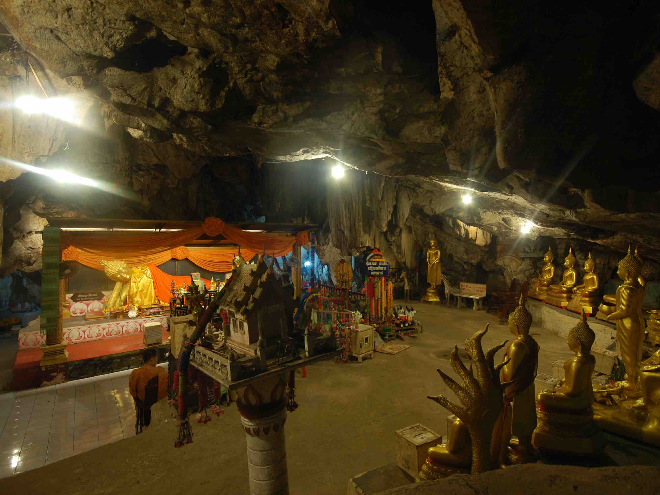 KANCHANABURI_CAVE_TEMPLE_2