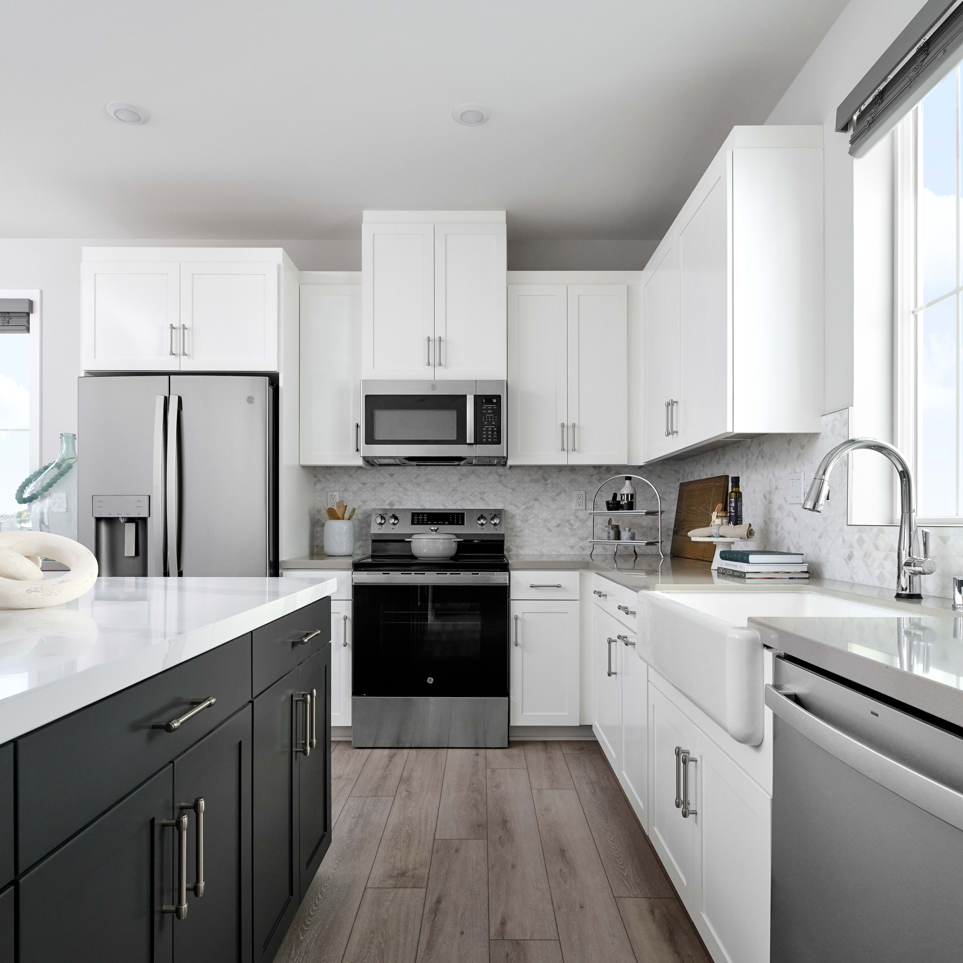Choose your kitchen style—island-free, island-centered, or with a sink in the island. Whatever your preference, you’ll find it here! 