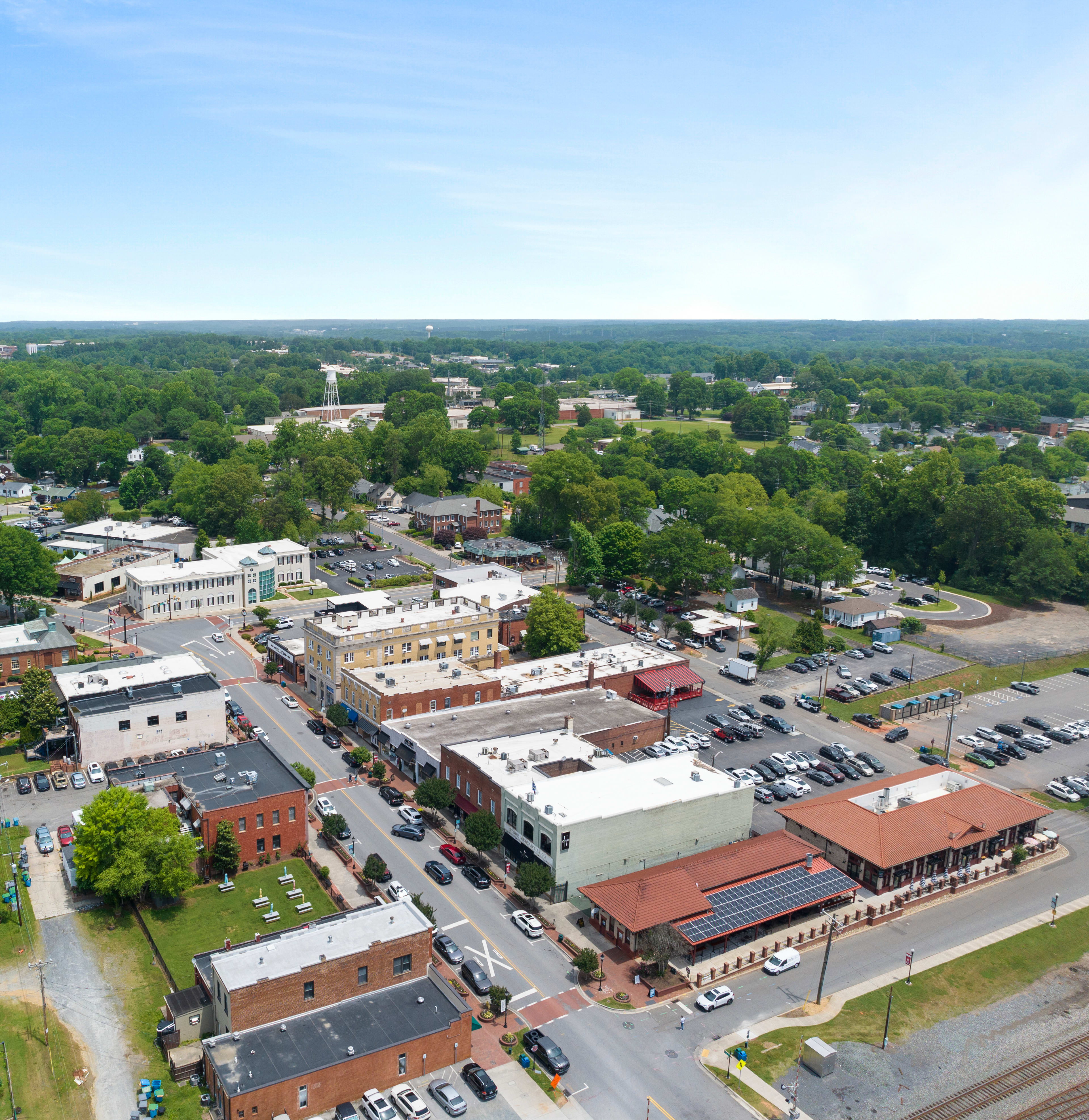 Close to Downtown Belmont