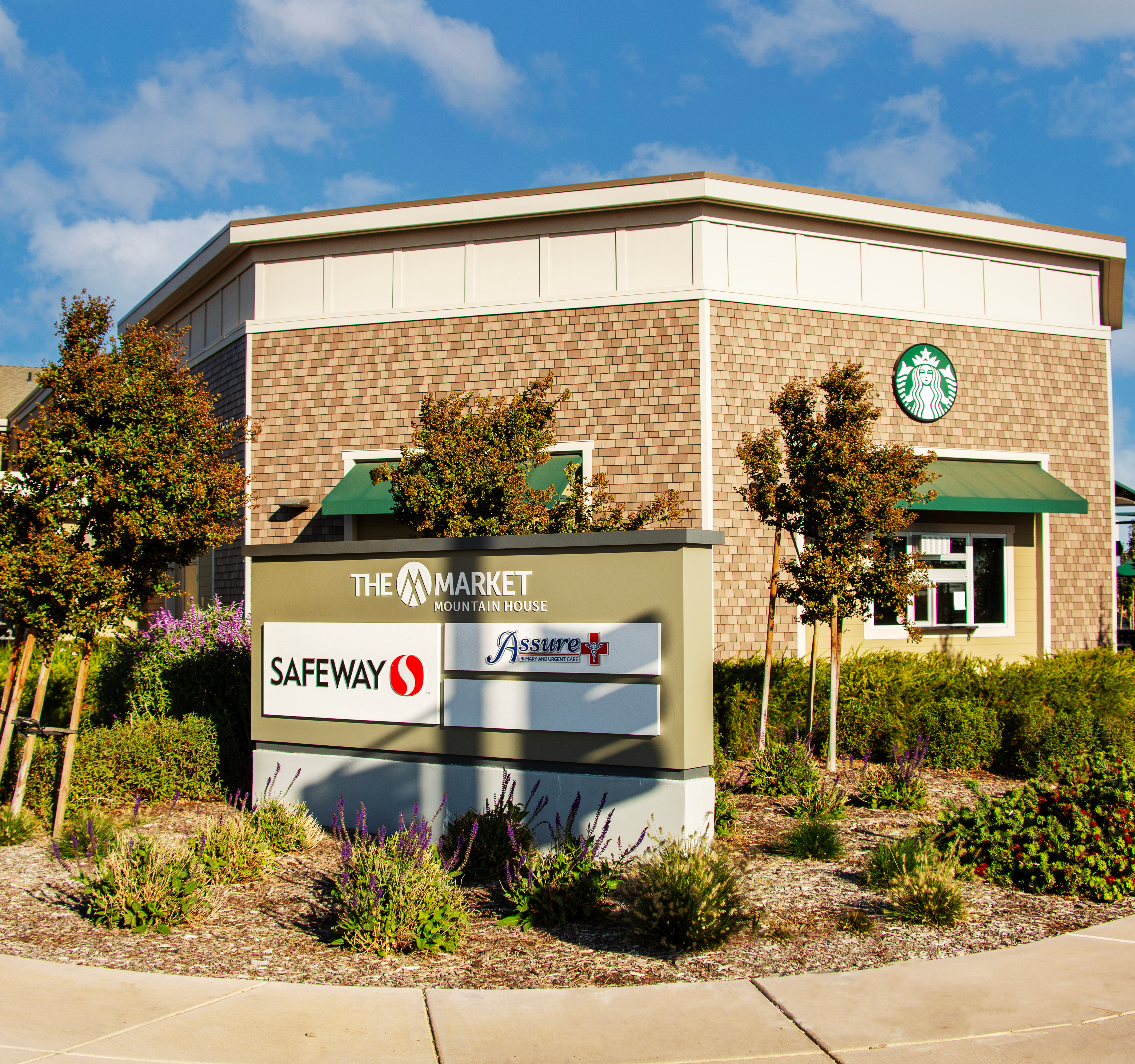 Nearby Shopping & Dining