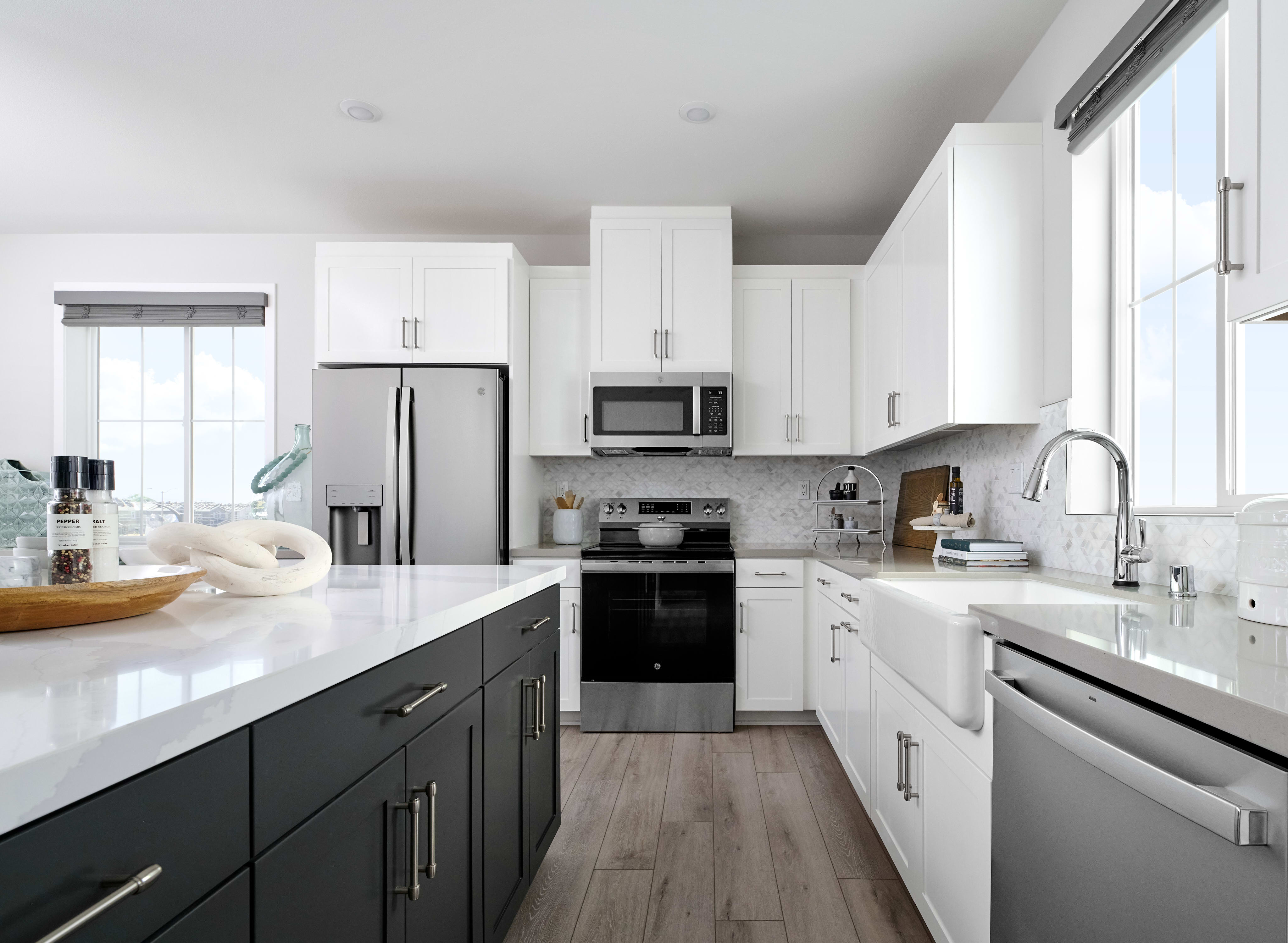 Choose your kitchen style—island-free, island-centered, or with a sink in the island. Whatever your preference, you’ll find it here! 
