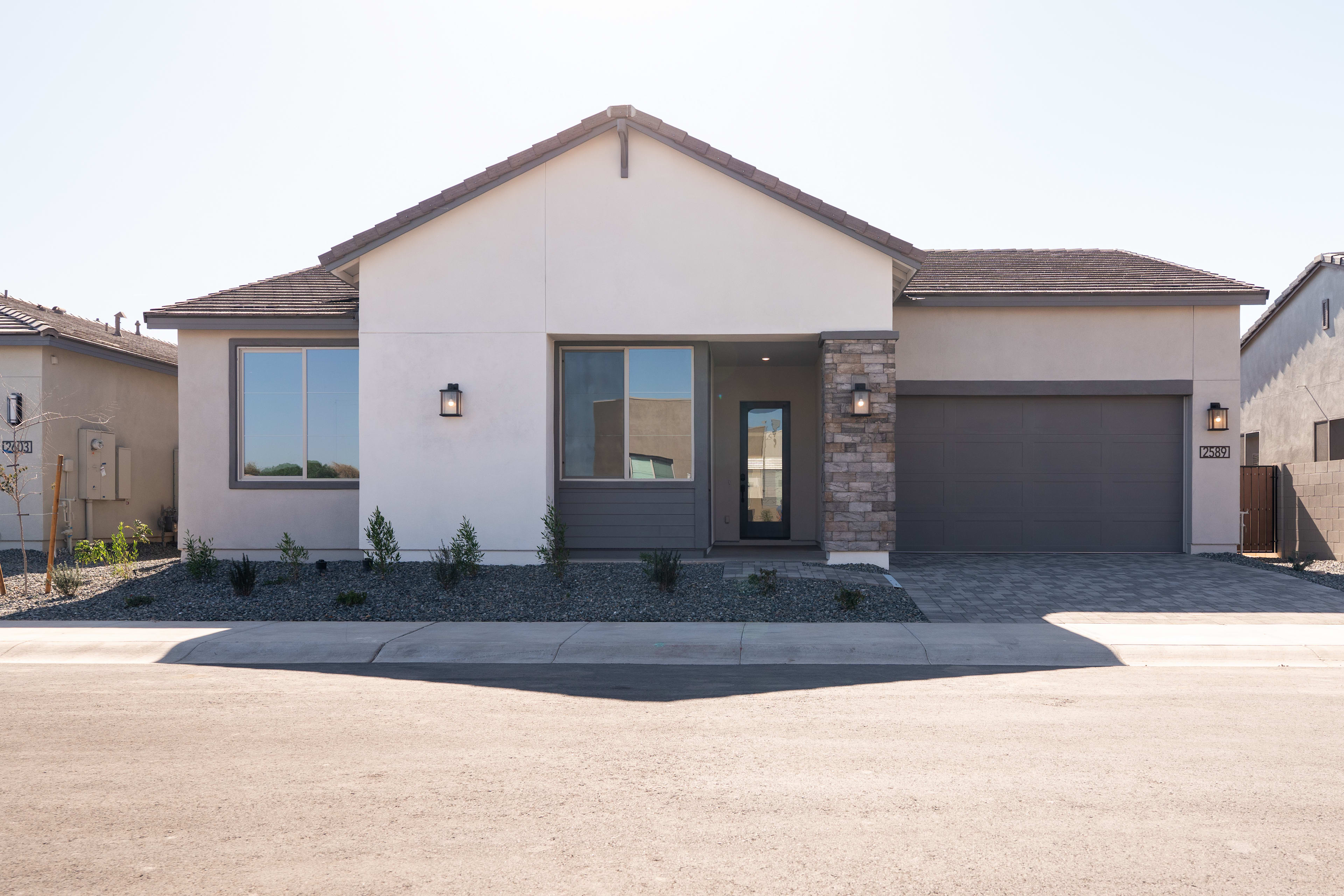 2589 E Alfonso Dr