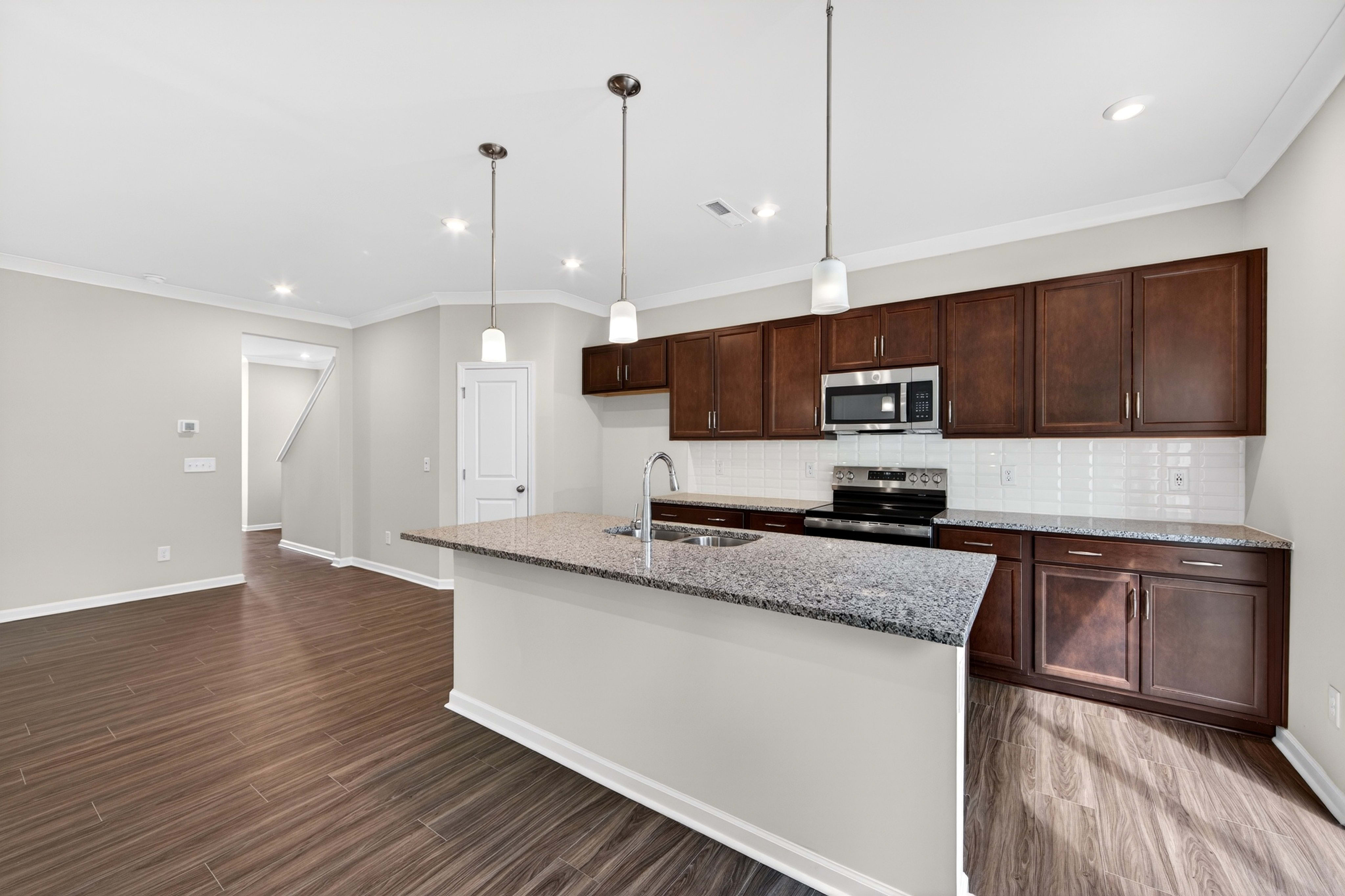 6021 Longar Lane