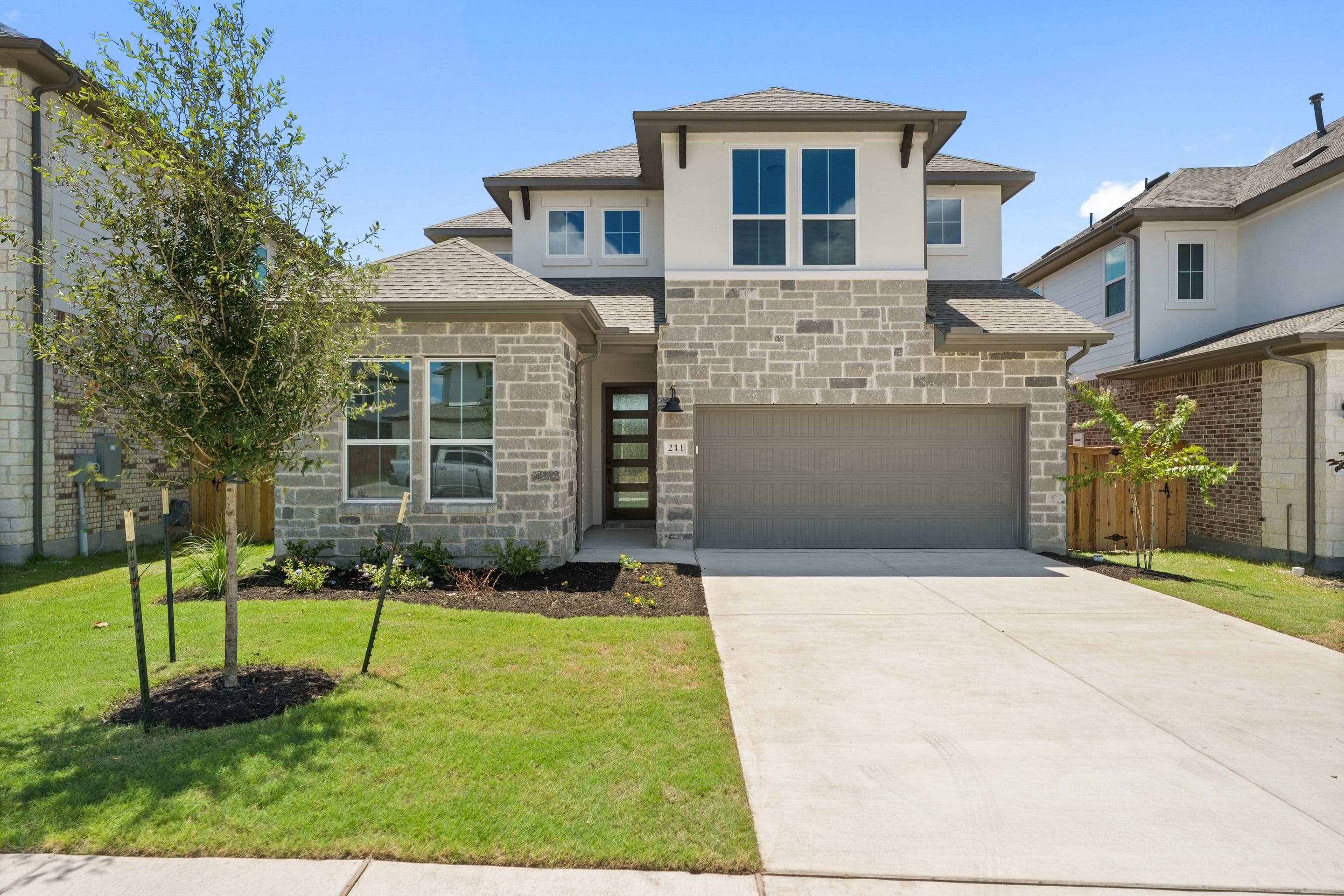 211 Craigends Yew Lane