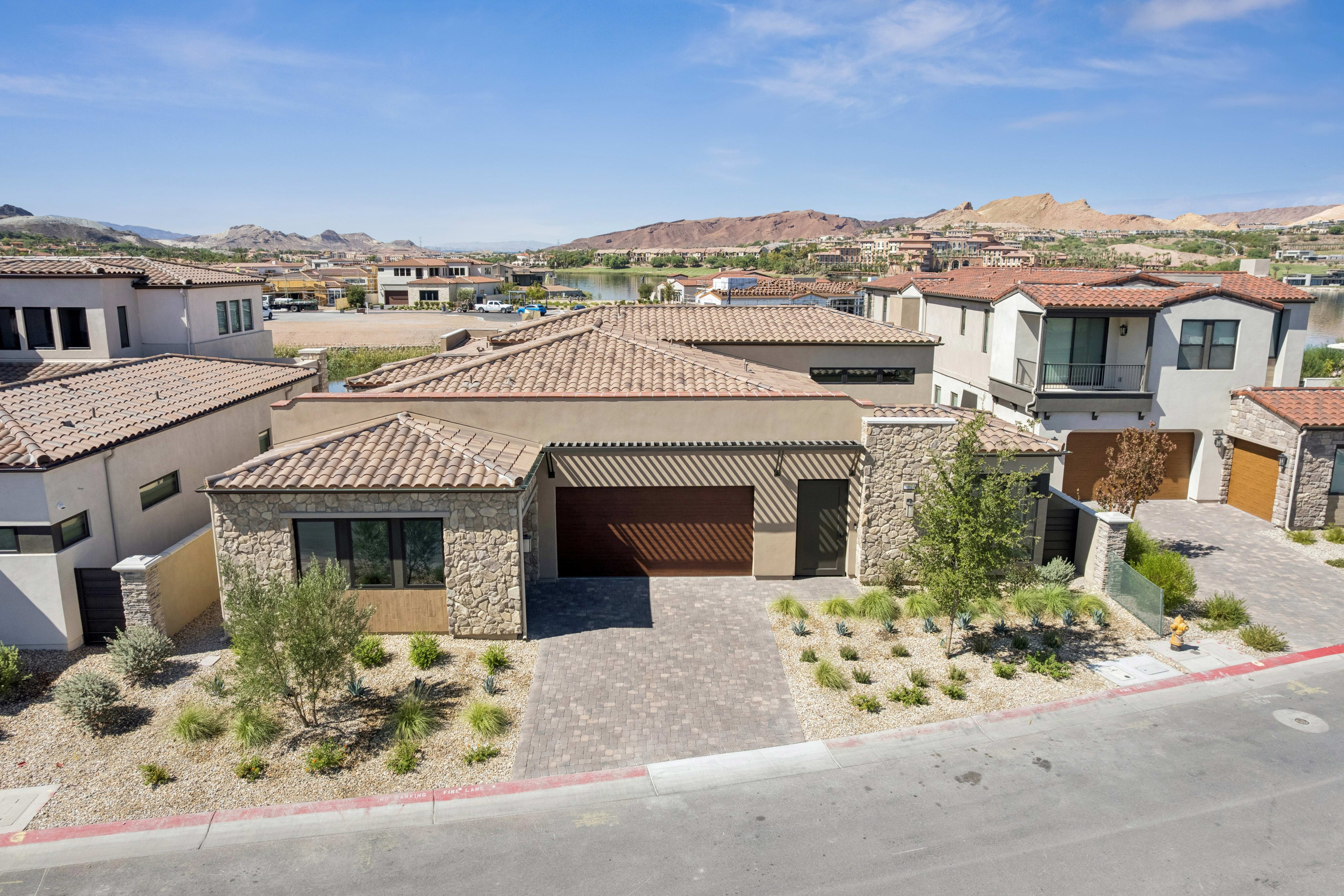61 Bellissima Lago Court