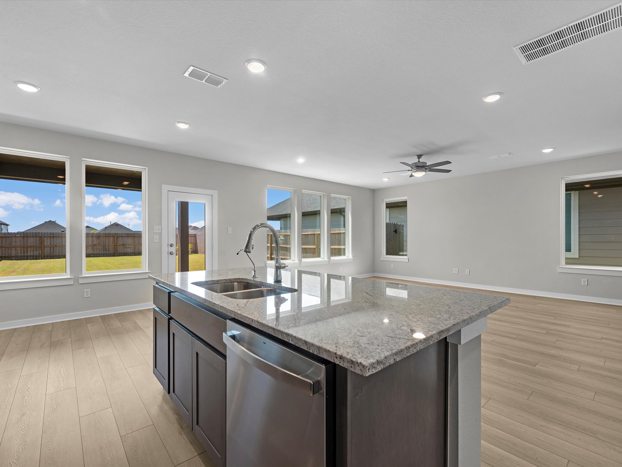 7634 Primrose Myrtle Lane home image 4