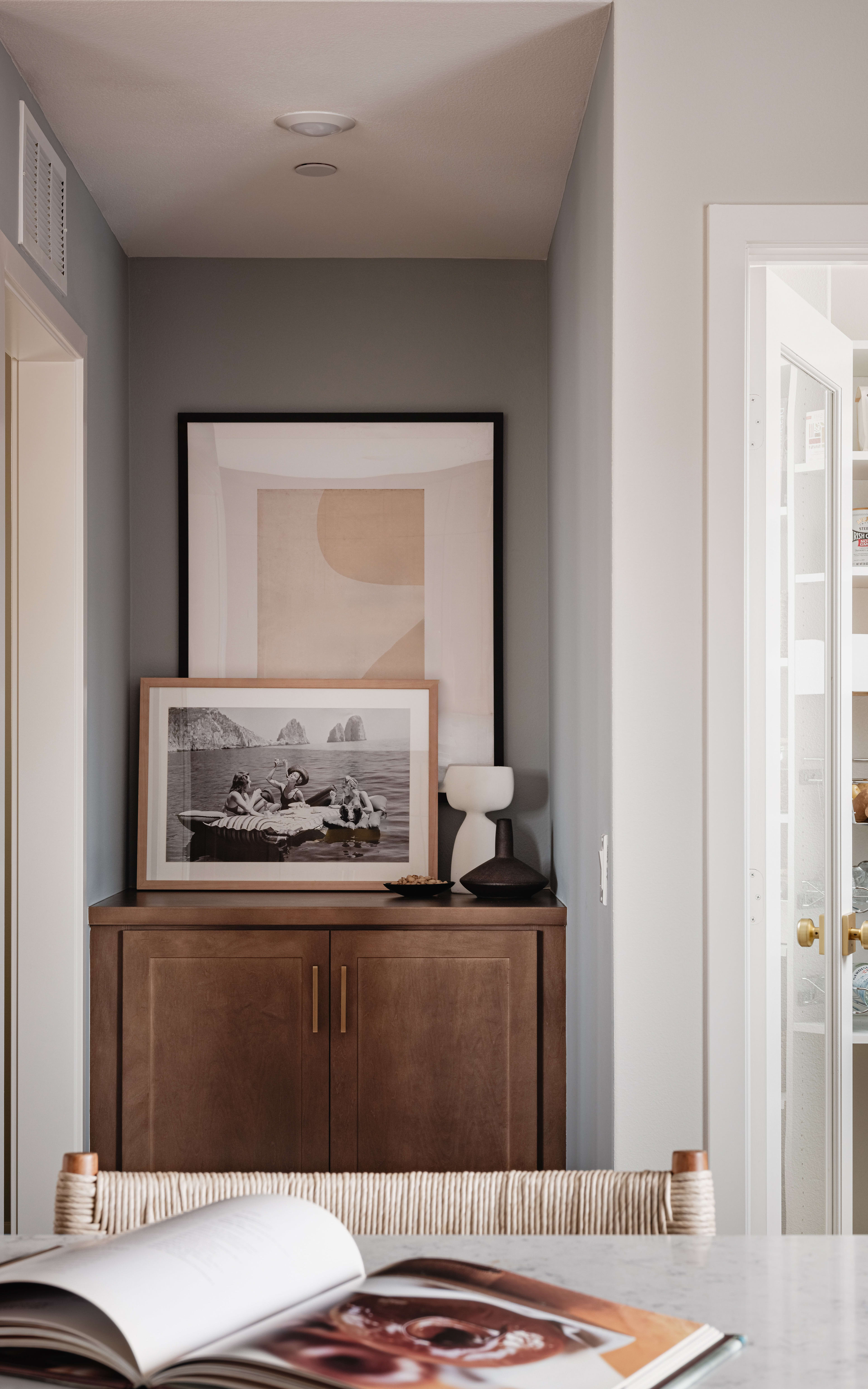 Embrace organization and decluttering with smart storage solutions and simplify your daily life.