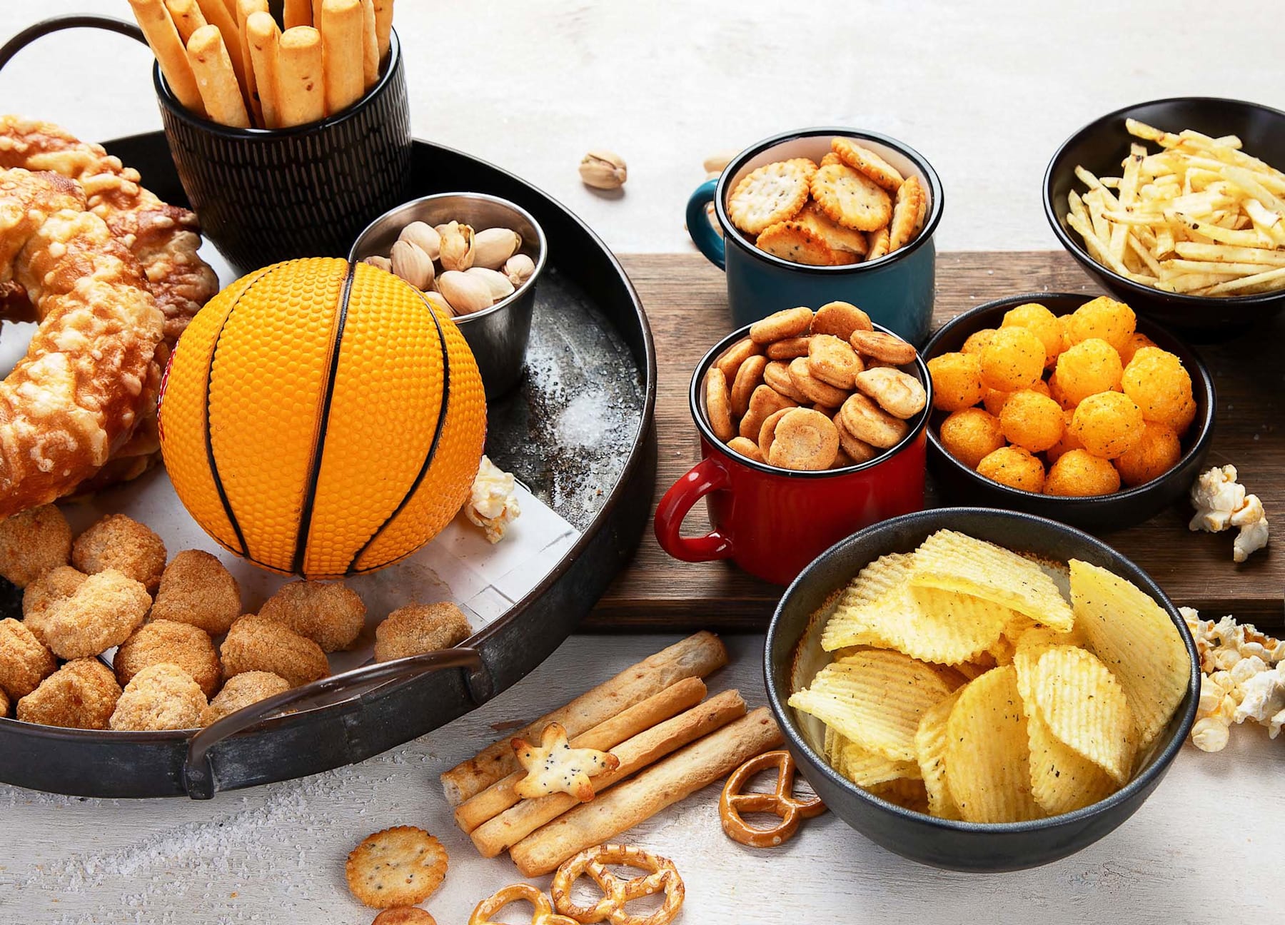 How to create a slam-dunk March Madness basketball party