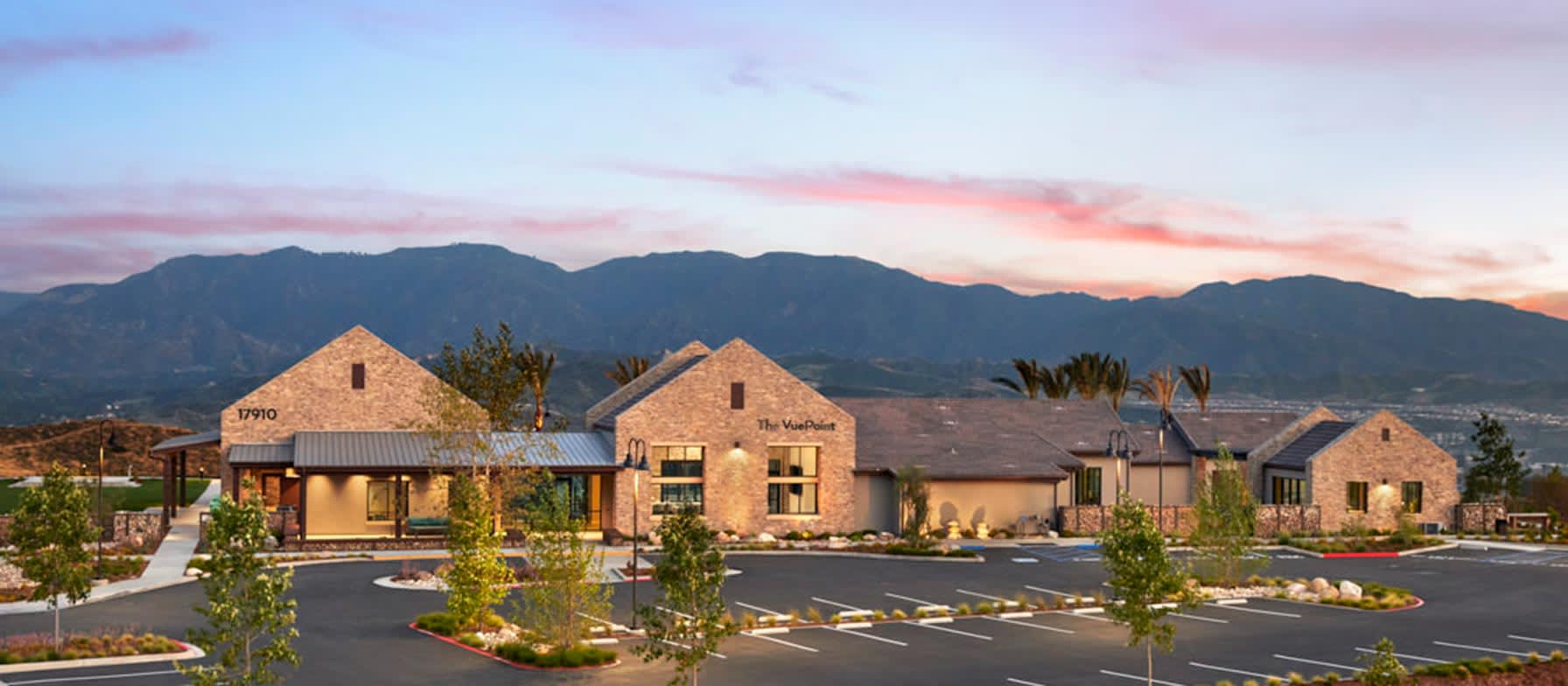 The VuePoint at Altis at Skyline: Resort-Style Amenities Just Outside Your Door