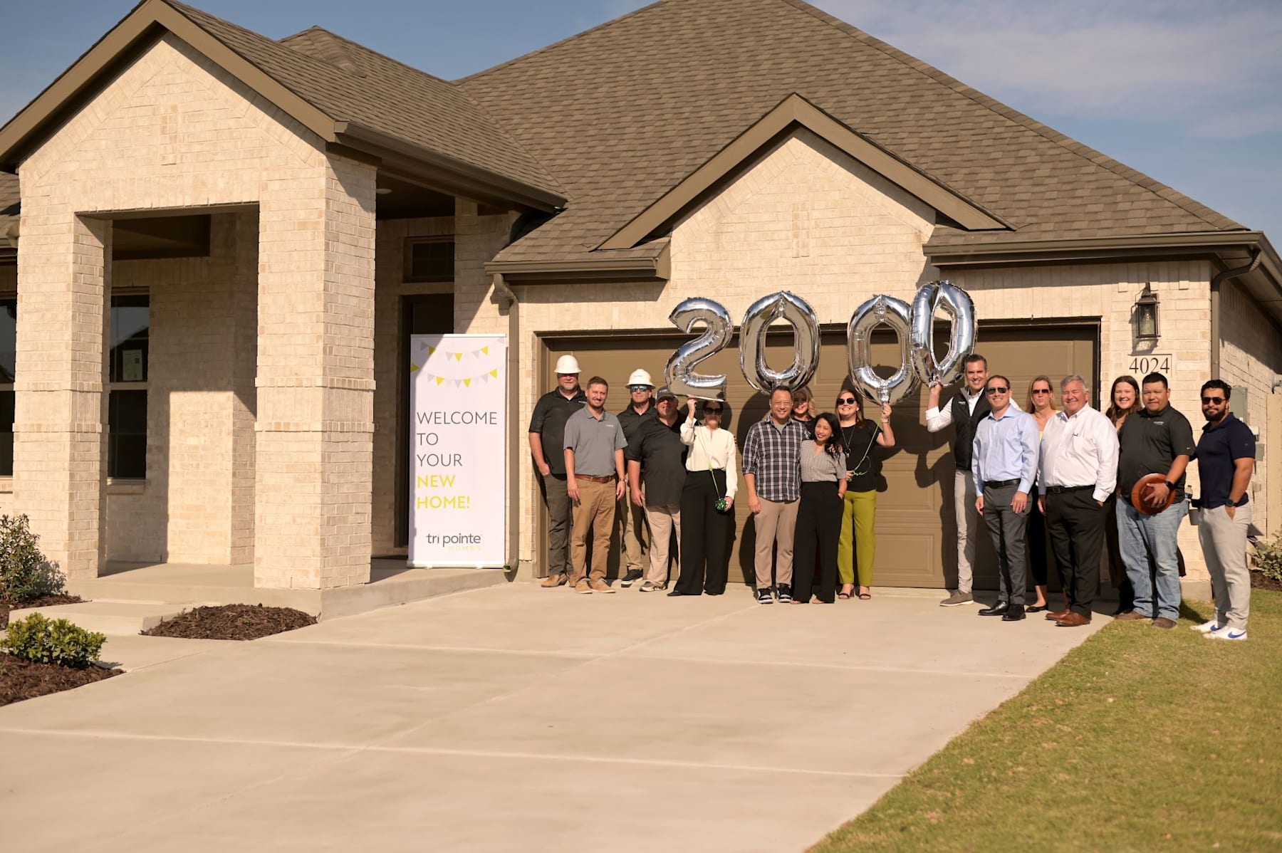 Tri Pointe Homes®DFW Celebrates its 2000th Closing