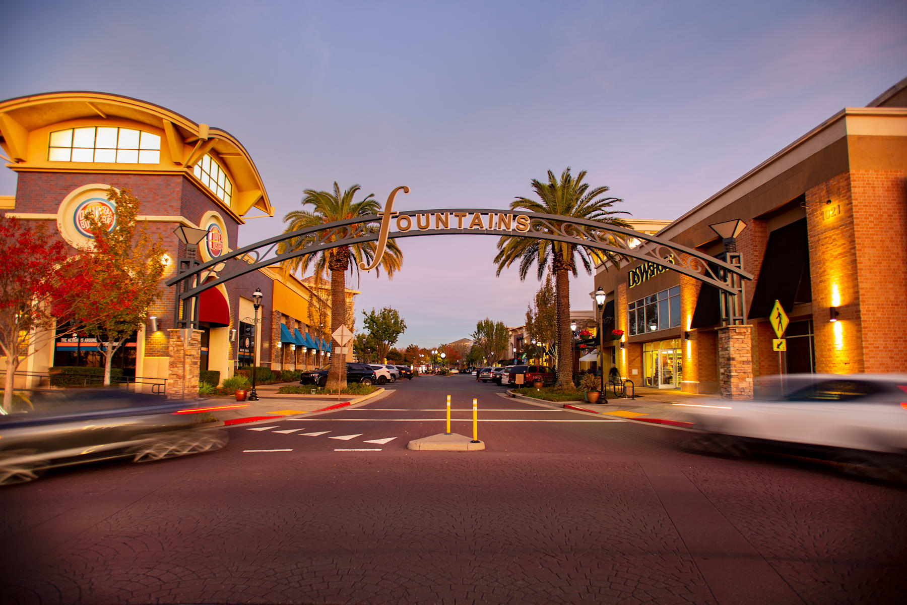 Gather, shop, dine, and share unforgettable moments in a lively atmosphere.