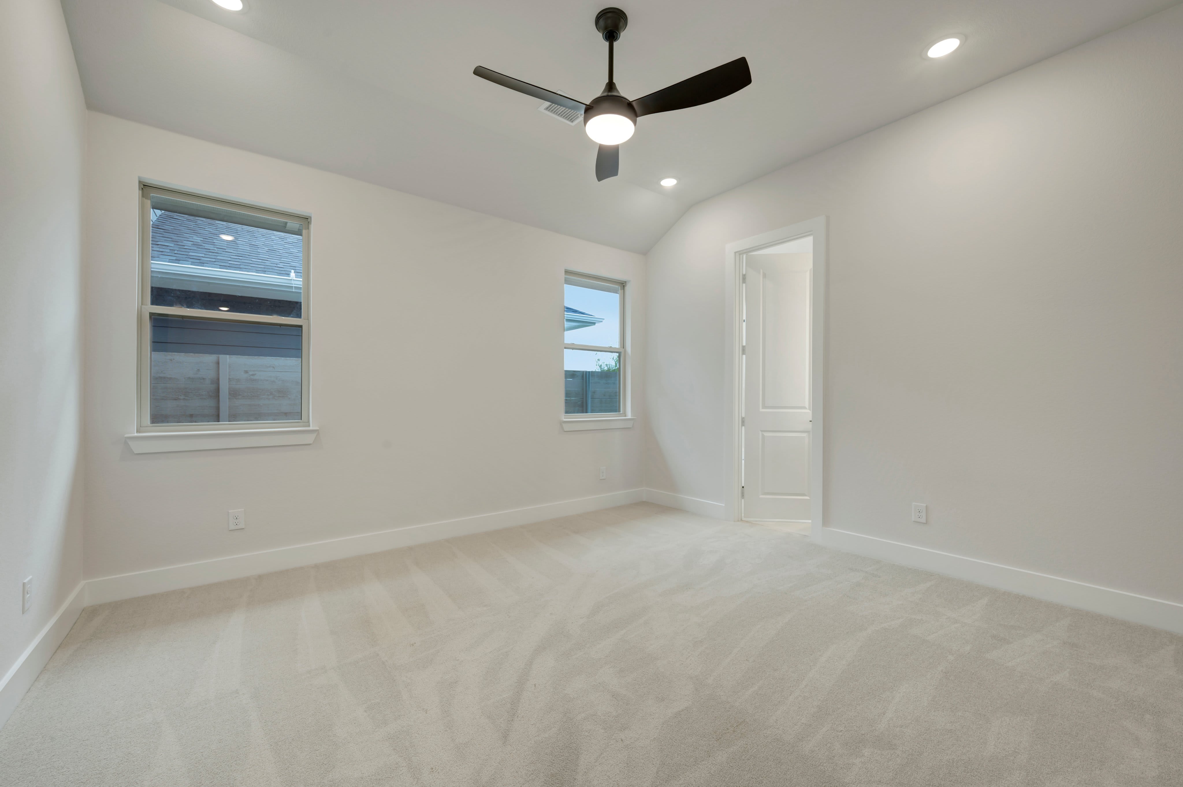 Victoria at 3704 Outpost Trail, McKinney, Texas: photo 3