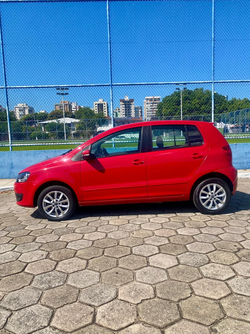 VOLKSWAGEN FOX 1.0 TREND 2014 — foto 3