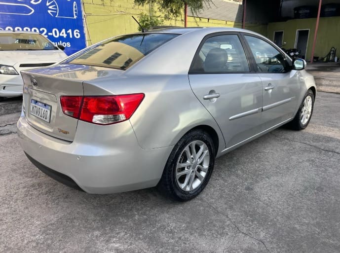 KIA Cerato 1.6 16V Mec. 2011 — foto 3