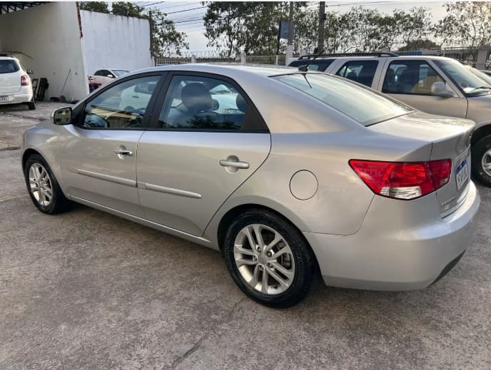 KIA Cerato 1.6 16V Mec. 2011 — foto 4
