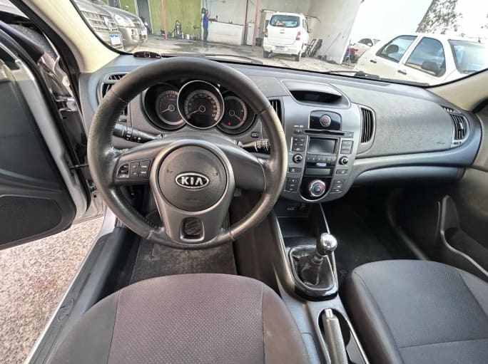 KIA Cerato 1.6 16V Mec. 2011 — foto 5