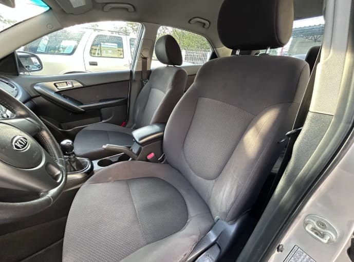 KIA Cerato 1.6 16V Mec. 2011 — foto 6