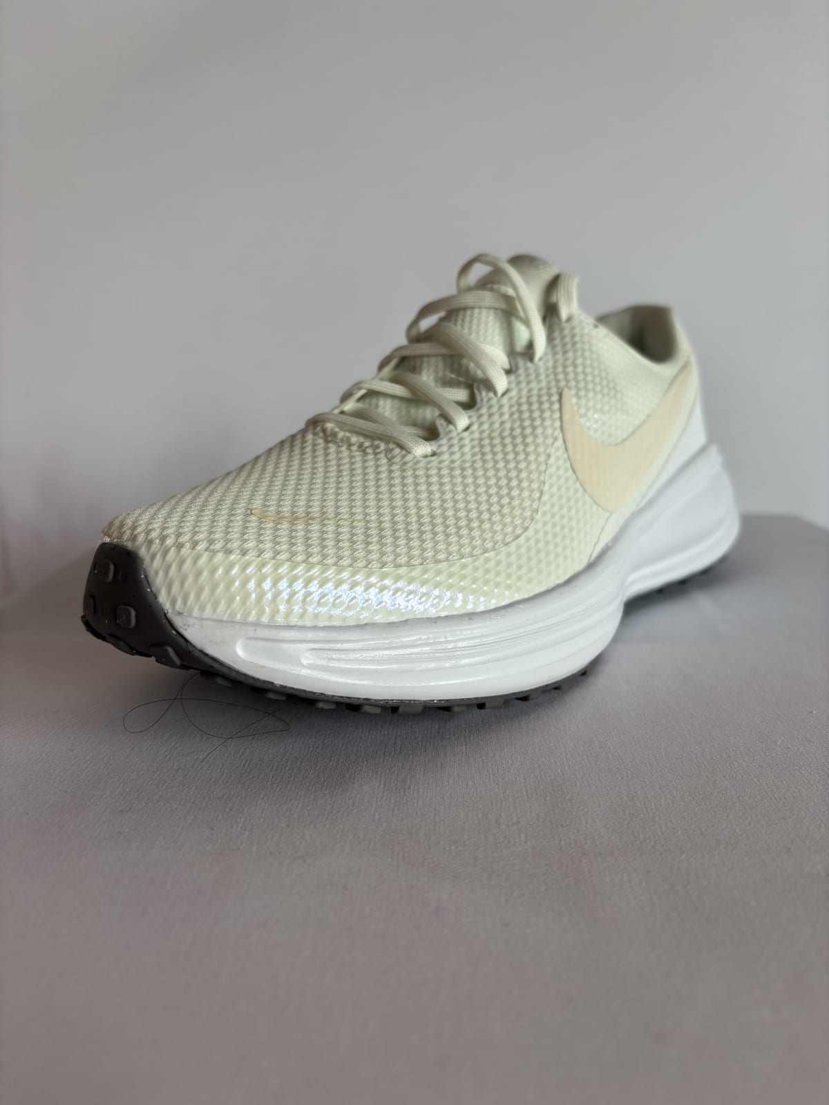 W NIKE REVOLUTION 8