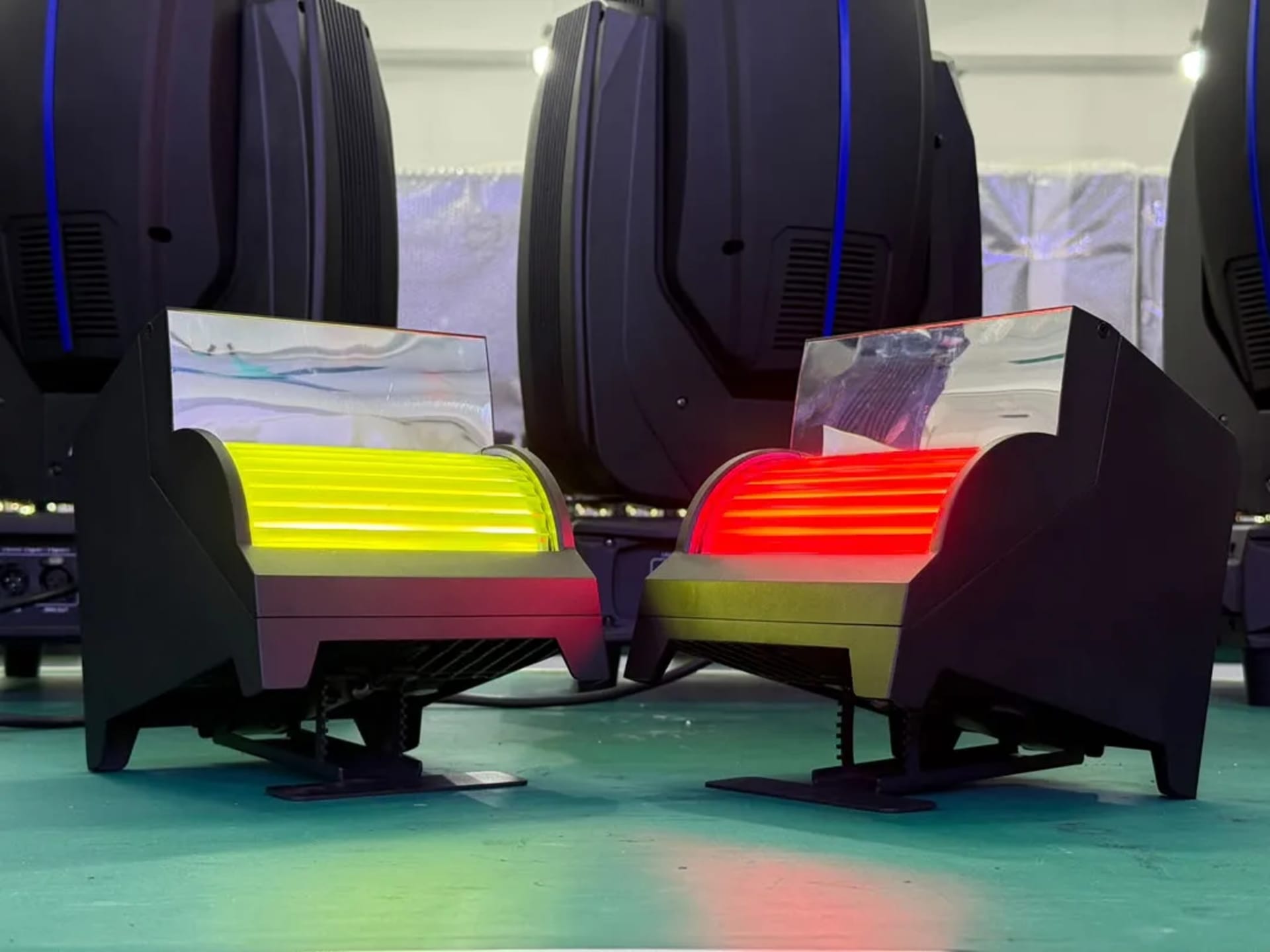 Акумуляторний всепогодний прожектор GML Color Source IP (IP65, Wireless DMX) 1