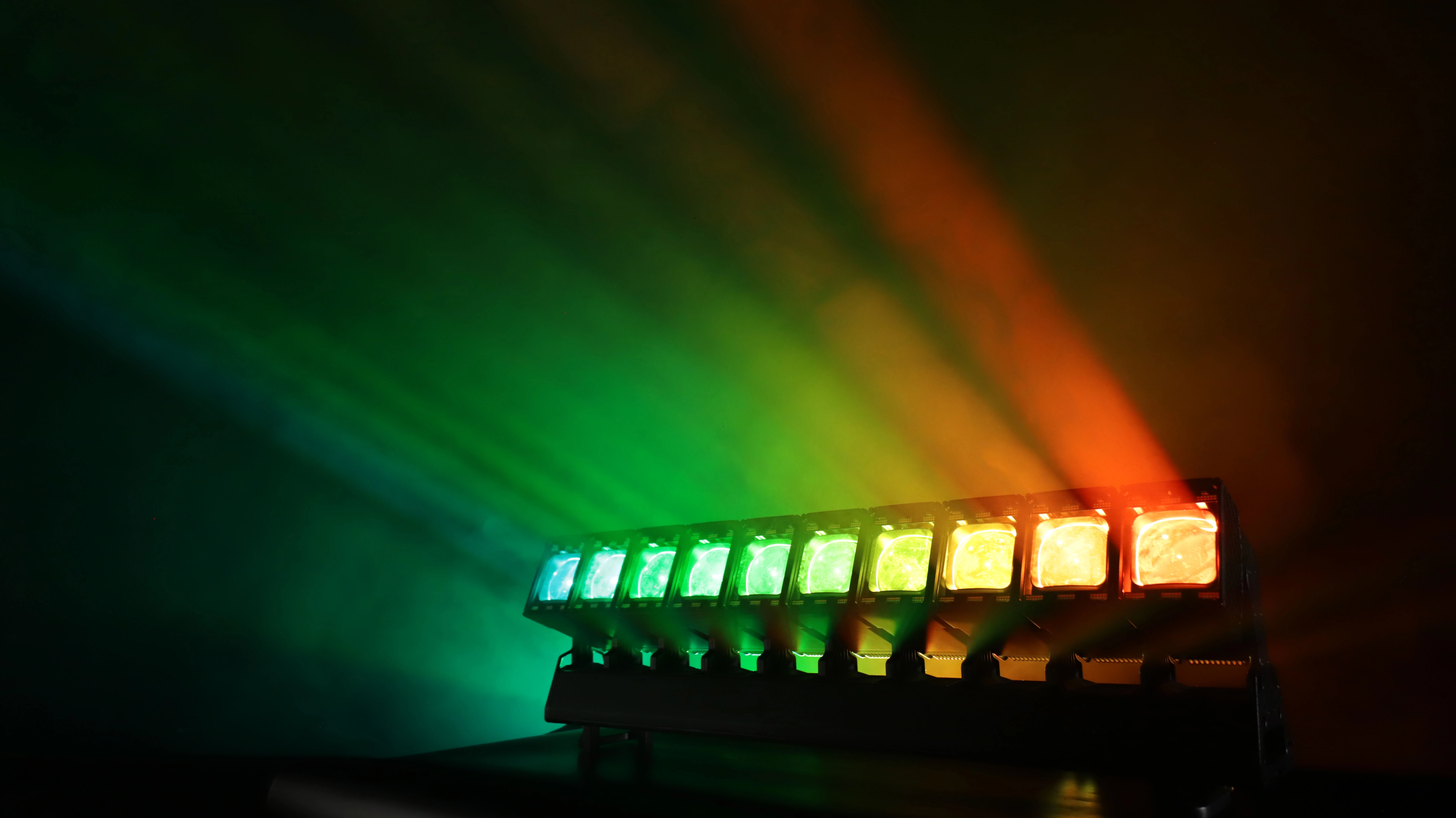 GML MEDUSA 1080 IP All-Weather Motorized Linear LED Fixture projection 1
