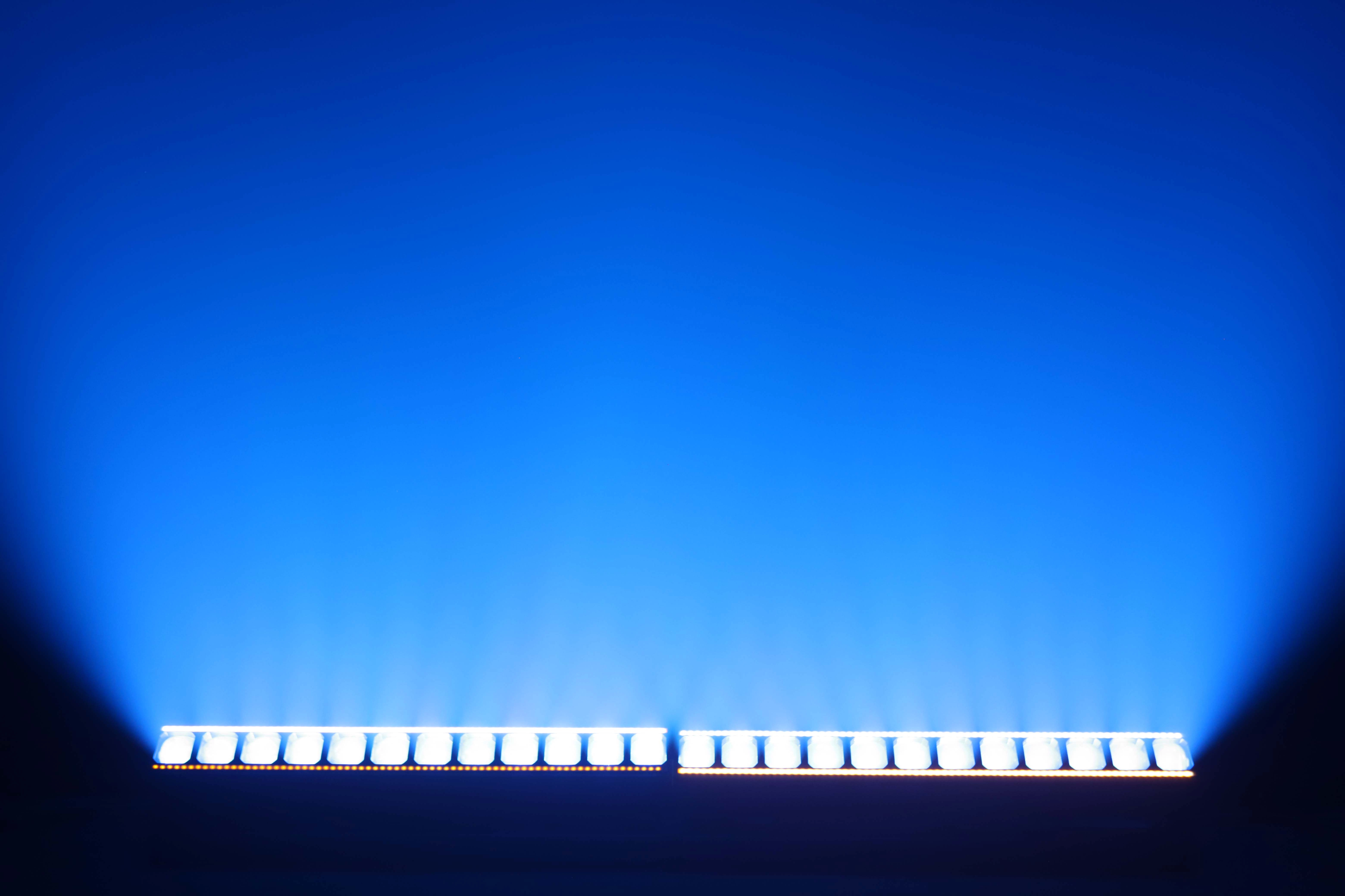 GML DIAMOND LINE 1240 LED Motorized Linear Fixture projection 1