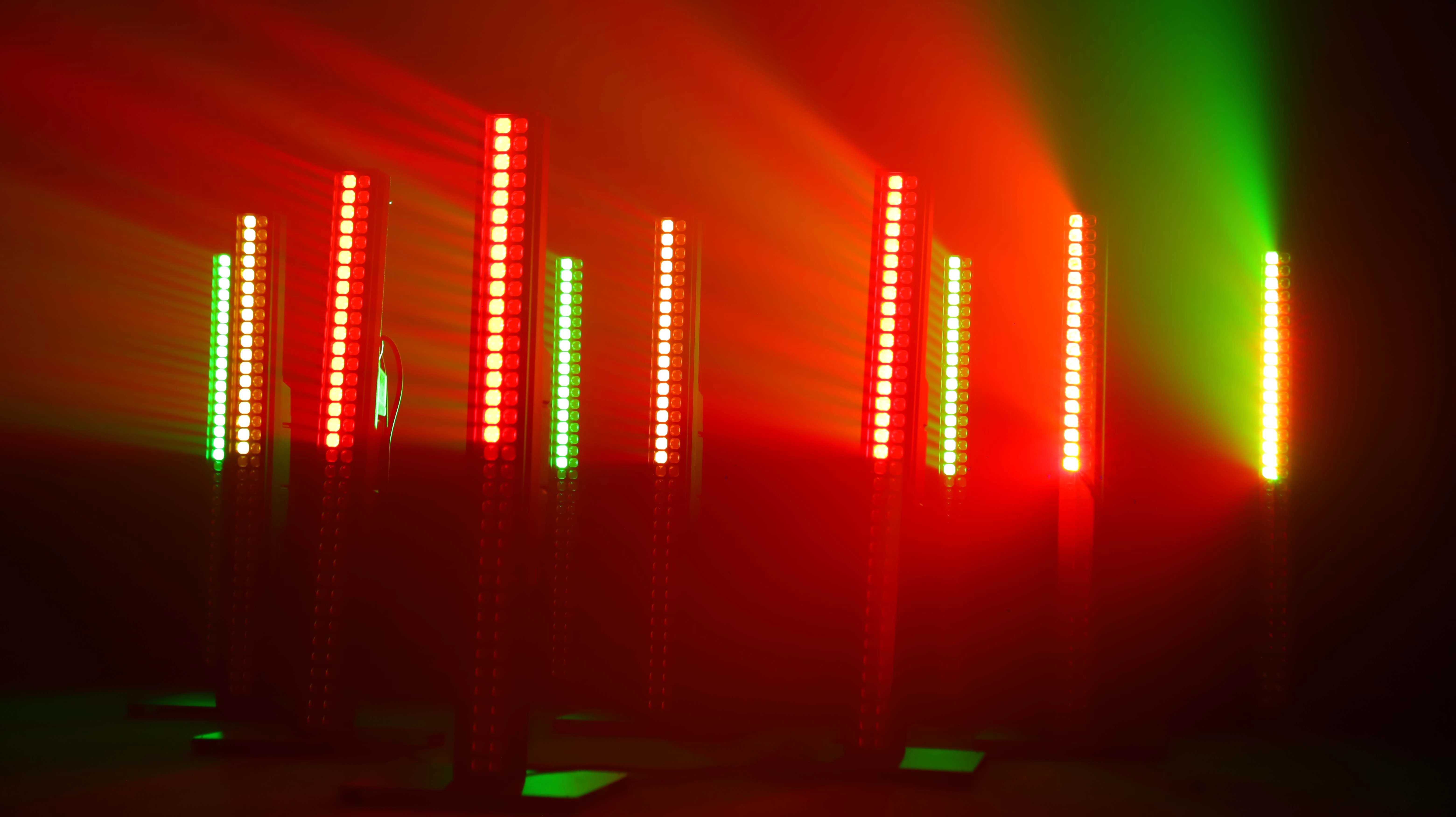 GML CURTAIN BAR IP All-Weather Narrow Beam LED Bar projection 3