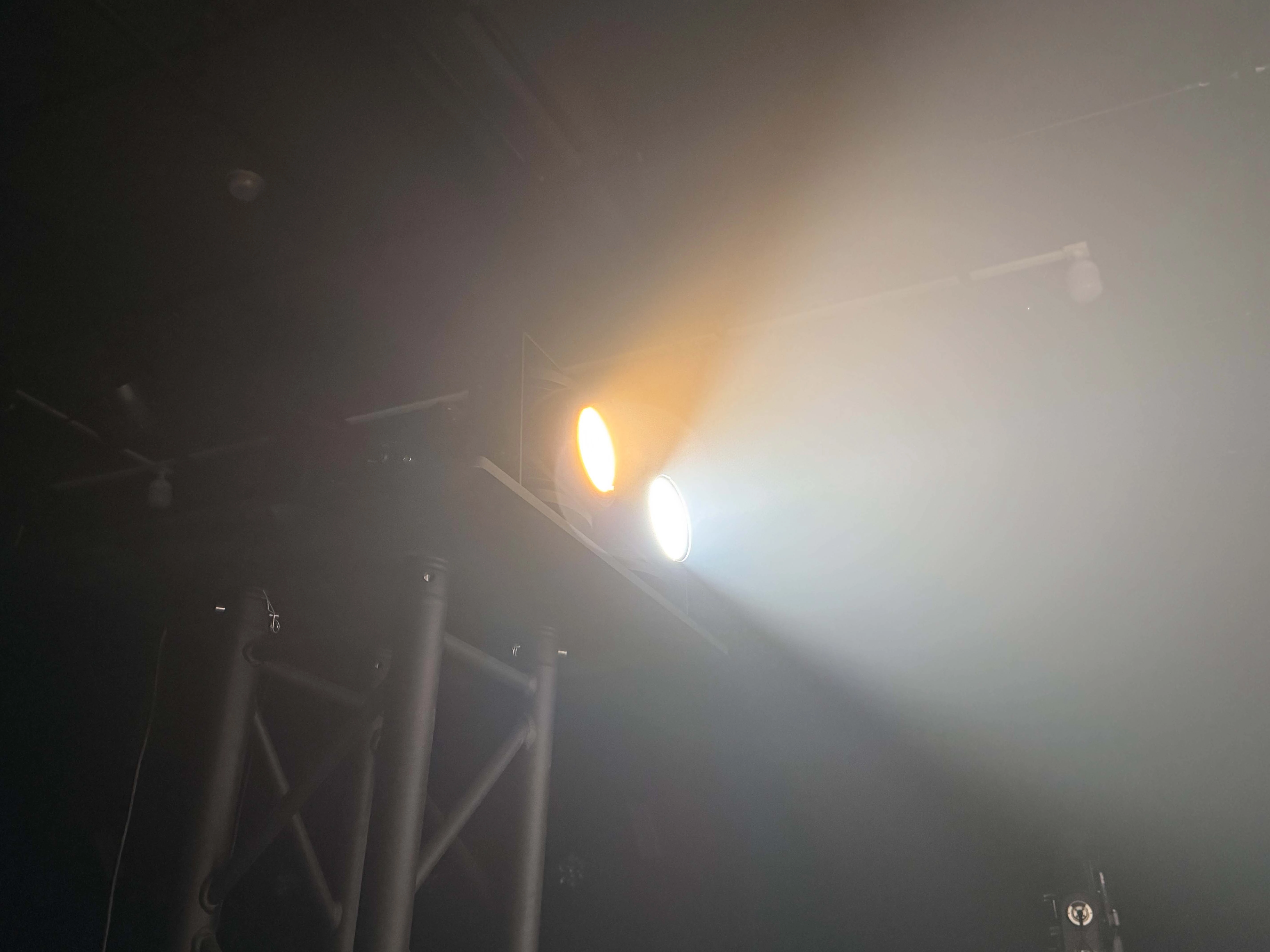 GML BLINDER 400 IP All-Weather Stage LED Blinder projection 2