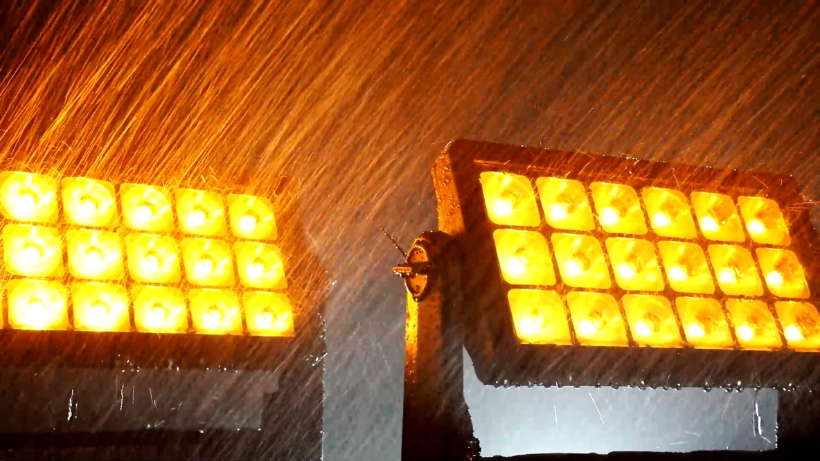 GML THUNDER B18 IP Wireless Battery Outdoor LED Floodlight projection 3