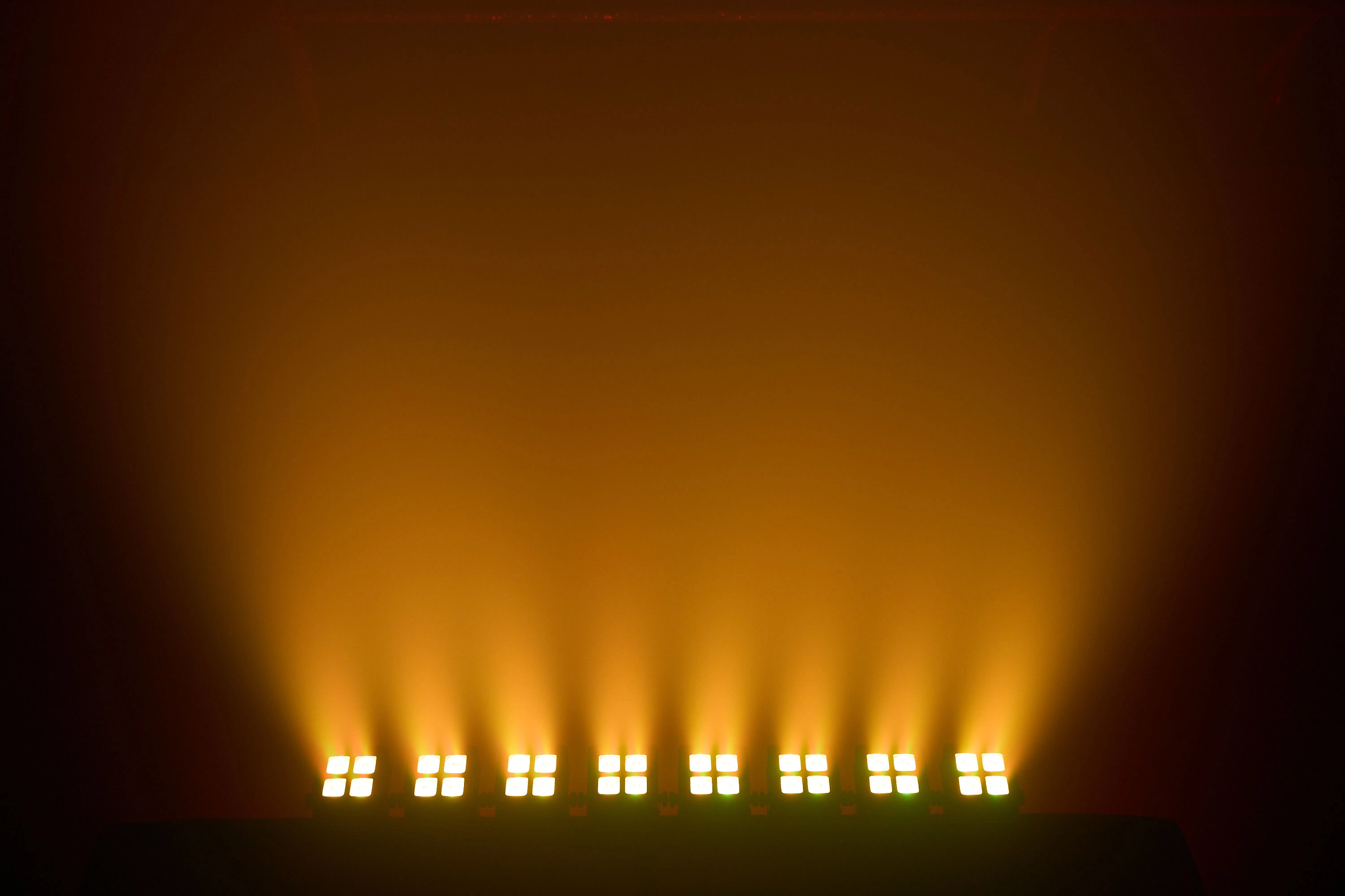 GML THIN 4 IP Ultra-Slim Battery Outdoor LED PAR Light projection 6