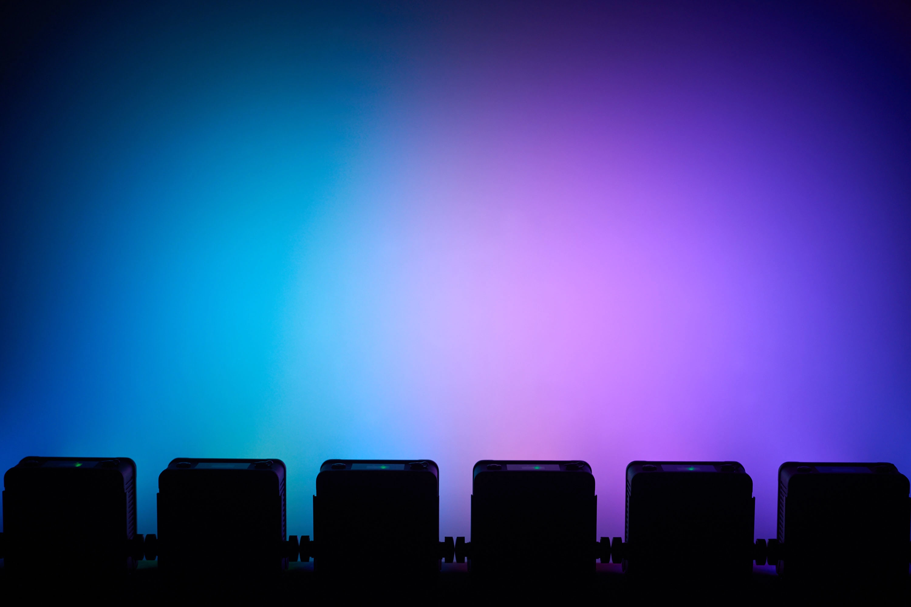 GML THIN 4 IP Ultra-Slim Battery Outdoor LED PAR Light projection 7