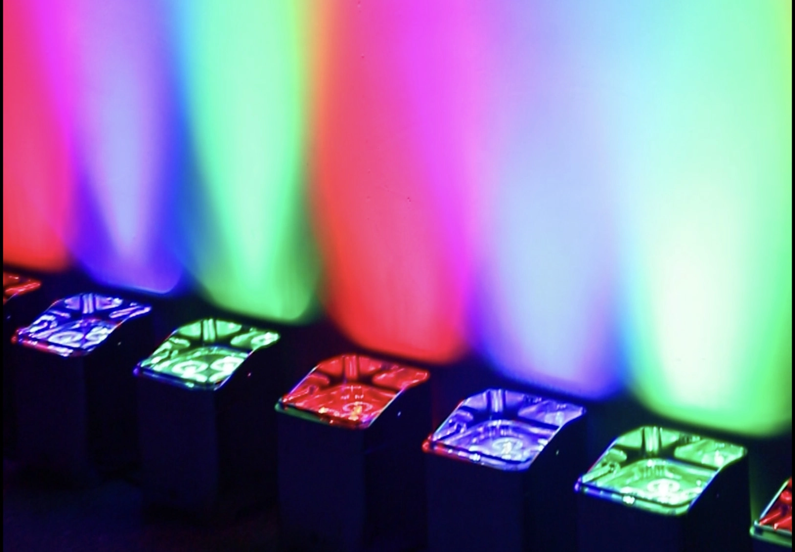 GML WELL PAR Wireless Battery Powered LED PAR Light projection 5
