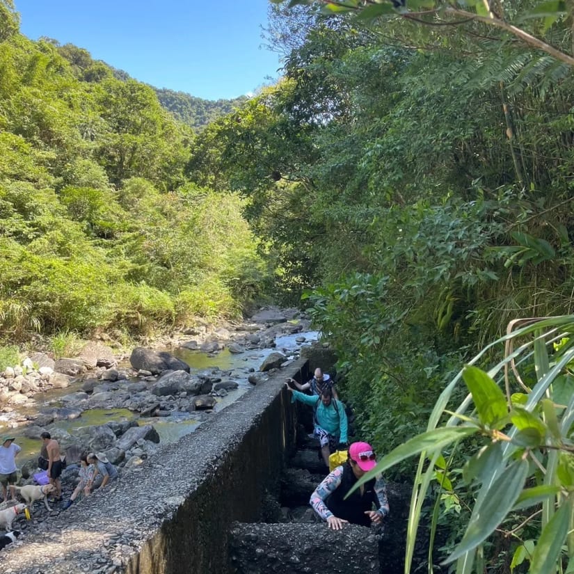 River tracing at Jiuliao creek in Taipei - photo 2