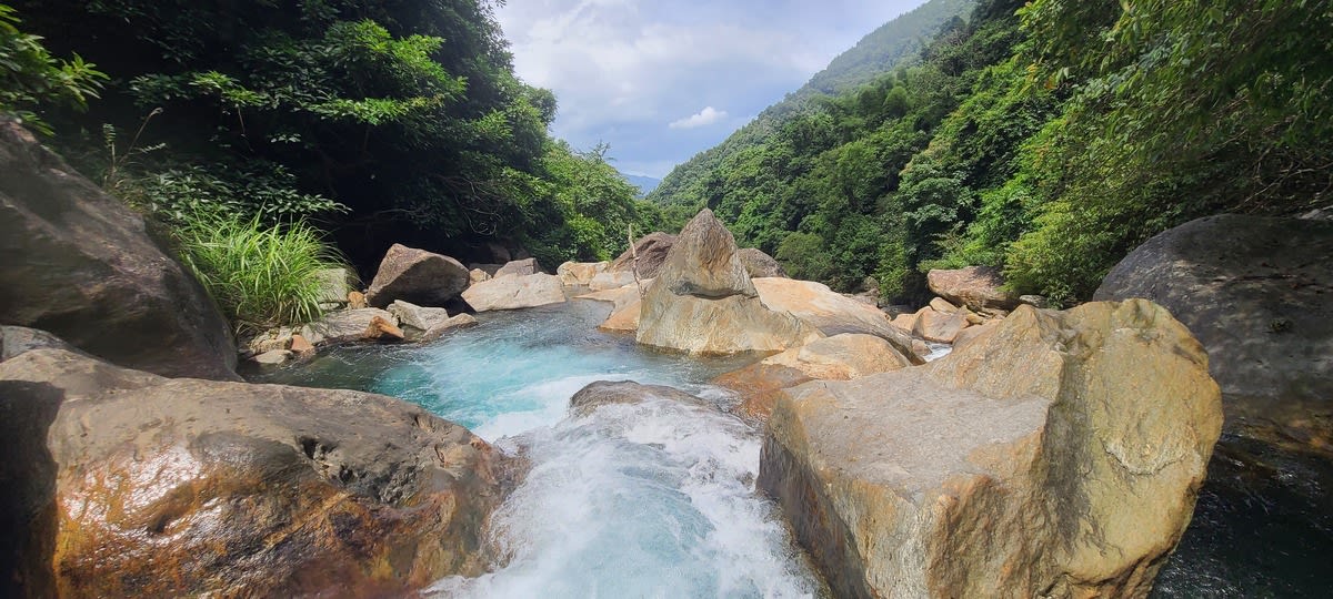 River tracing at Zhongyue creek in Yilan - photo 11