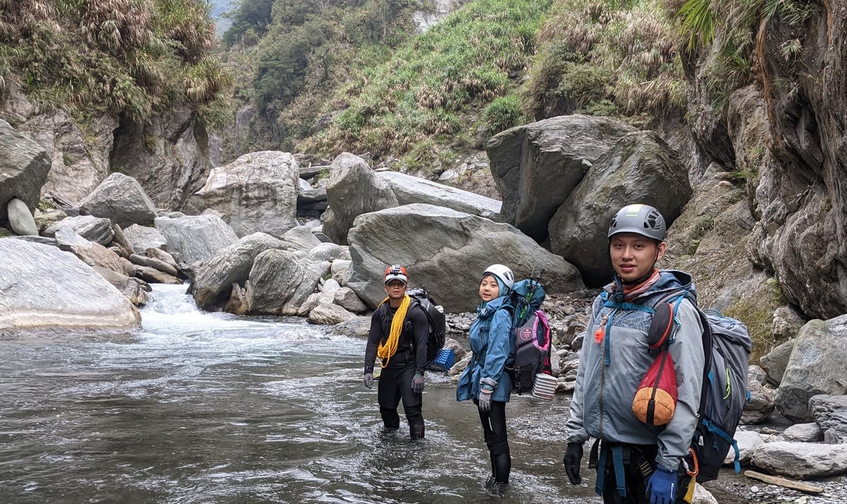 River tracing at Mohen river in Yilan - photo 5