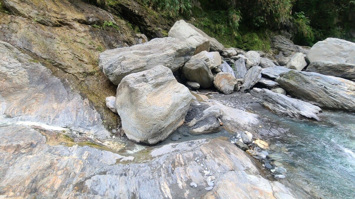River tracing at Lele river in Hualien - photo 2