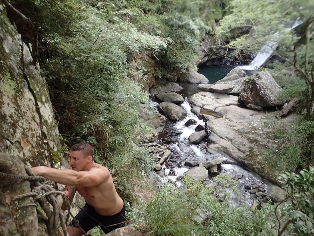 River tracing at Bǎo lǐ kǔ xī in Taoyuan - photo 2